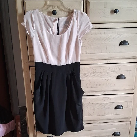 H&M Black and Cream Midi Dress - Picture 1 of 3